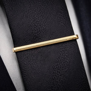 Pince Cravate Fine Relief Doré