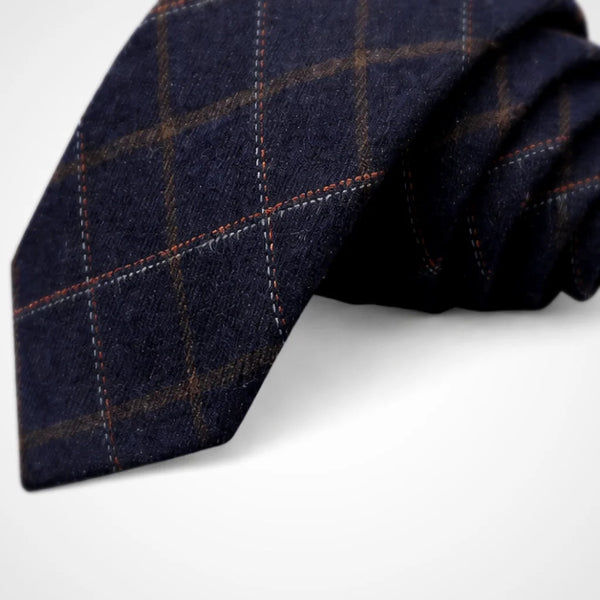 Cravate Coton Bleu Marine à Grands Carreaux Macro
