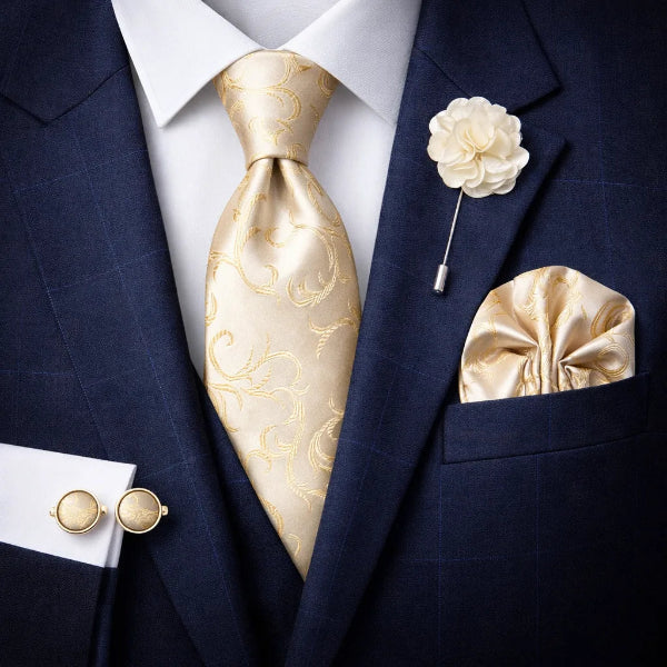 Cravate Paisley Doré Ensemble