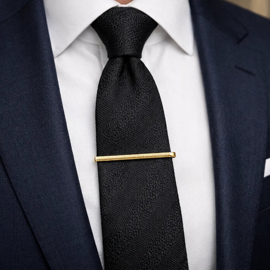 Pince Cravate Fine Relief Doré Porter